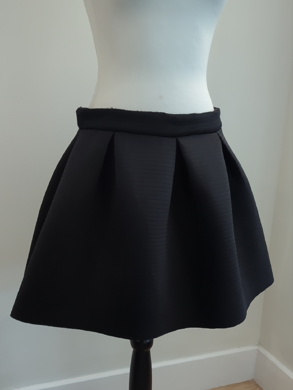 Black Pleated Circle Skirt with Structured Waistband - Picture 4 of 9